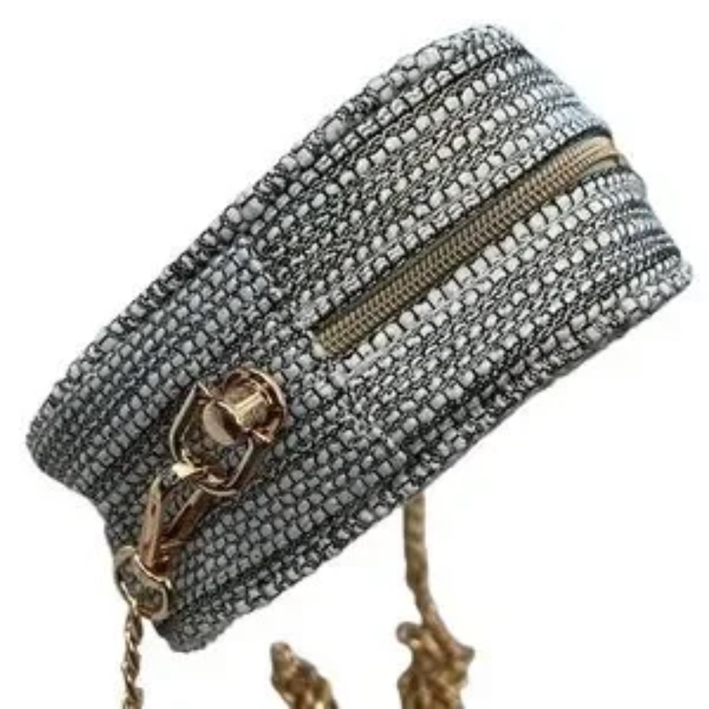 Chanel 2022 Limited Edition tweed crossbody bag, with Stay Polished Holiday Set - Picture 4 of 10